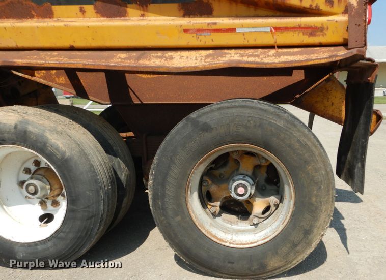 image for item DH2062 1982 Load King 2030-10 bottom drump trailer