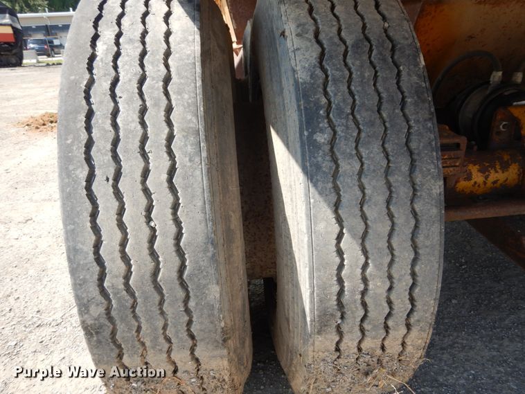 image for item DH2062 1982 Load King 2030-10 bottom drump trailer