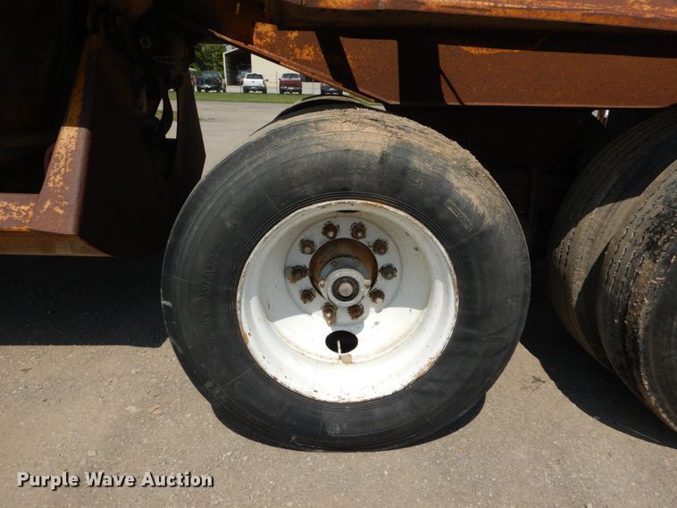 image for item DH2062 1982 Load King 2030-10 bottom drump trailer
