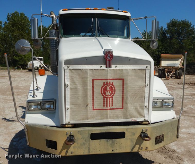 image for item DH2537 2005 Kenworth T800 semi truck