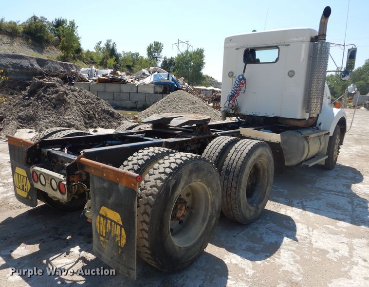 image for item DH2537 2005 Kenworth T800 semi truck