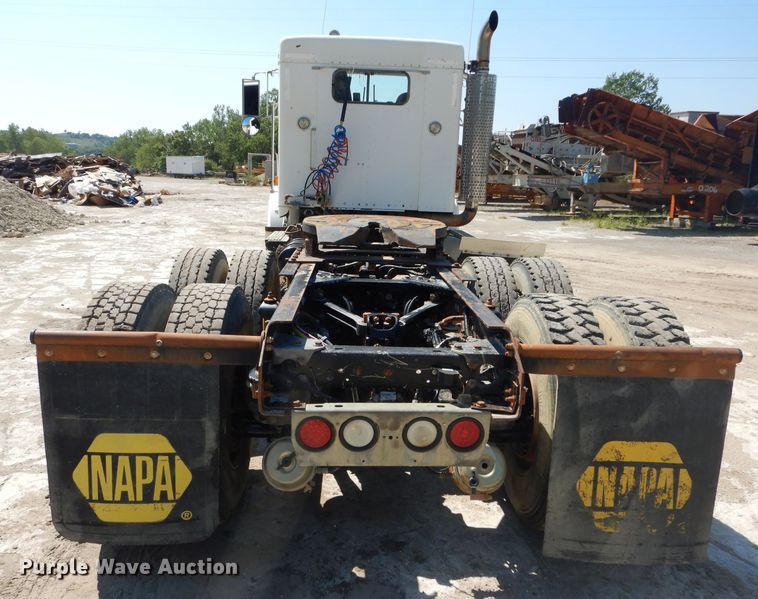 image for item DH2537 2005 Kenworth T800 semi truck