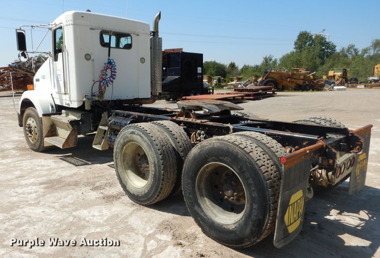 image for item DH2537 2005 Kenworth T800 semi truck