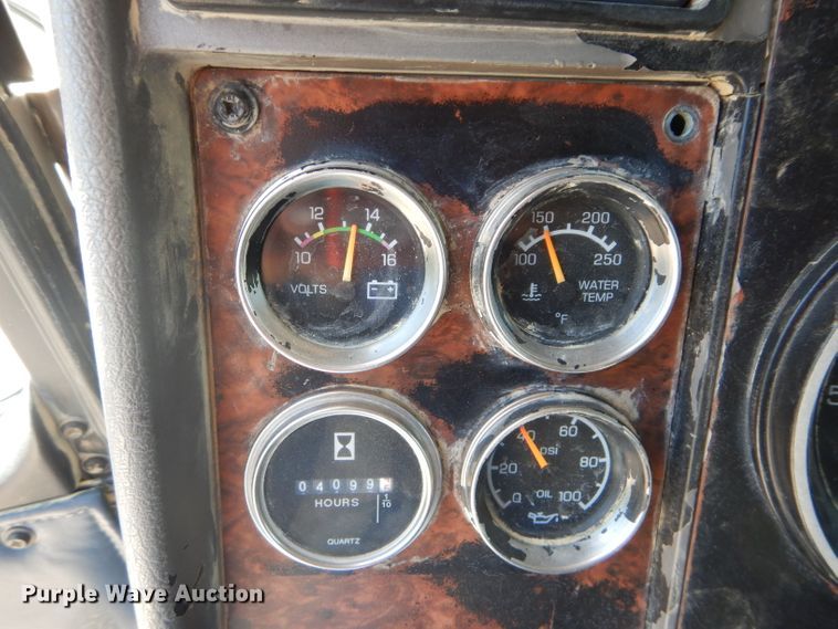 image for item DH2537 2005 Kenworth T800 semi truck