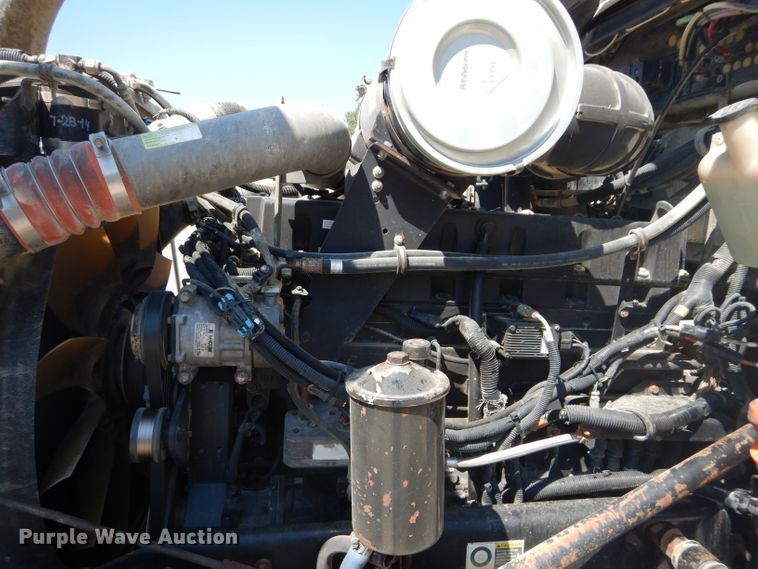 image for item DH2537 2005 Kenworth T800 semi truck