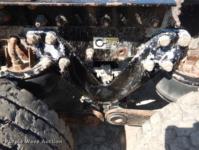 image for item DH2537 2005 Kenworth T800 semi truck