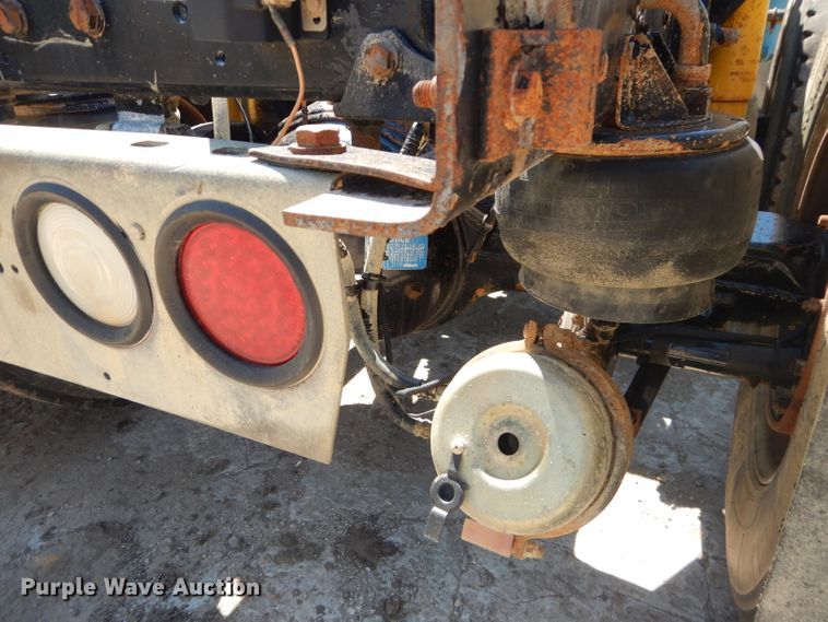 image for item DH2537 2005 Kenworth T800 semi truck