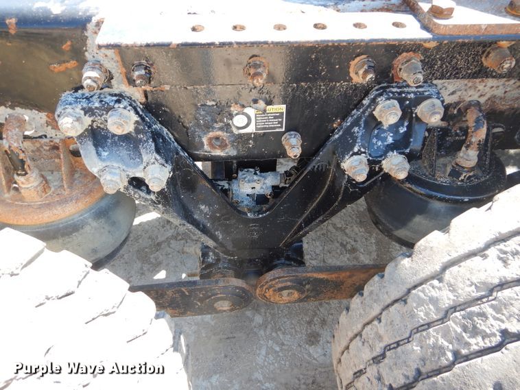 image for item DH2537 2005 Kenworth T800 semi truck