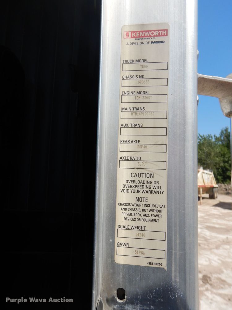 image for item DH2537 2005 Kenworth T800 semi truck