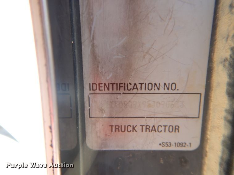 image for item DH2537 2005 Kenworth T800 semi truck