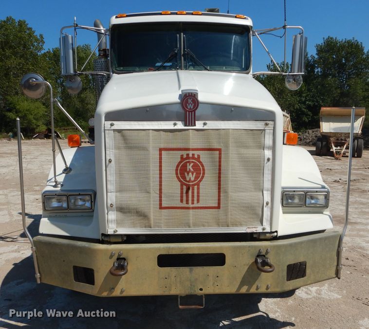 image for item DH2539 2005 Kenworth T800 semi truck
