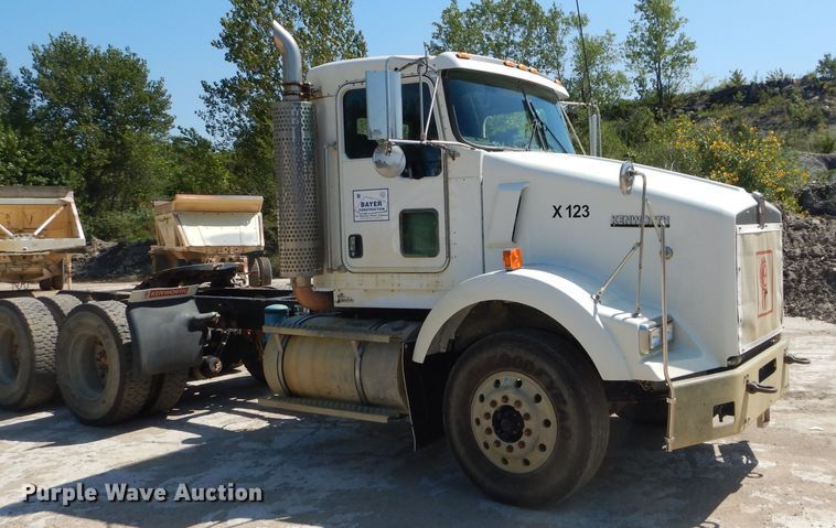 image for item DH2539 2005 Kenworth T800 semi truck