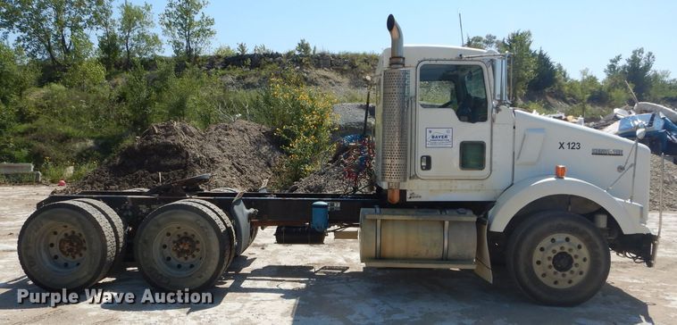 image for item DH2539 2005 Kenworth T800 semi truck