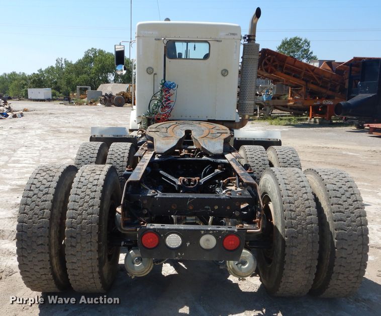 image for item DH2539 2005 Kenworth T800 semi truck