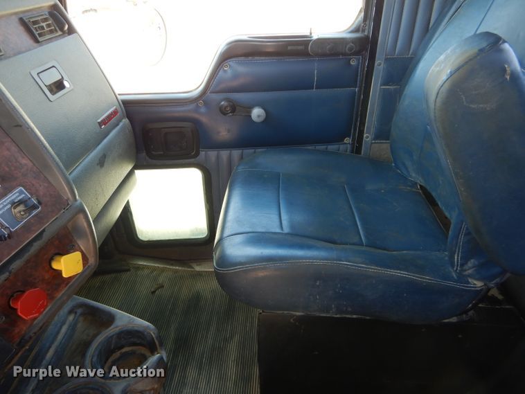 image for item DH2539 2005 Kenworth T800 semi truck