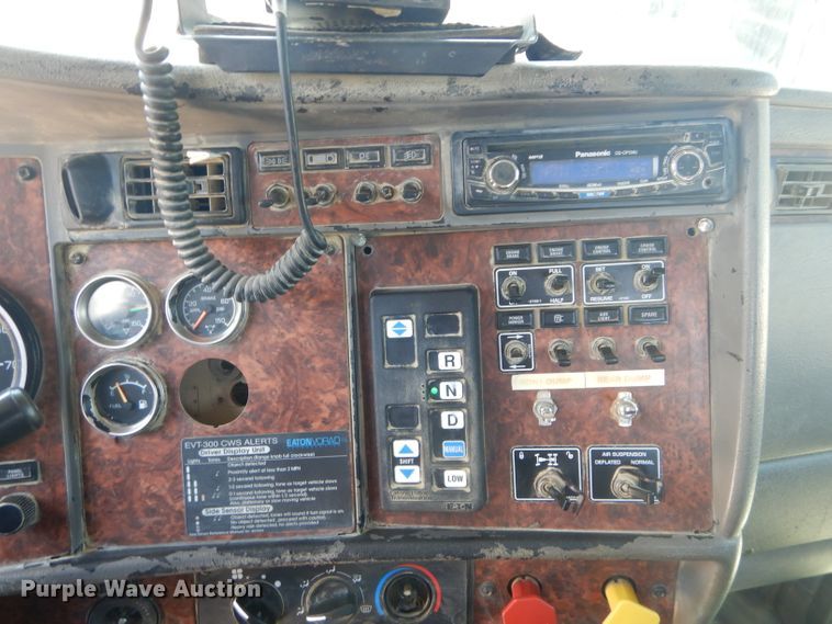 image for item DH2539 2005 Kenworth T800 semi truck