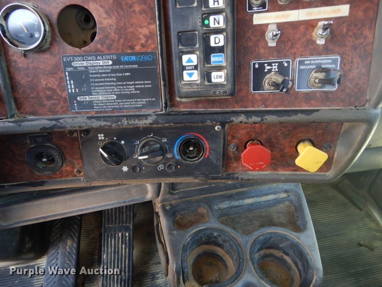 image for item DH2539 2005 Kenworth T800 semi truck