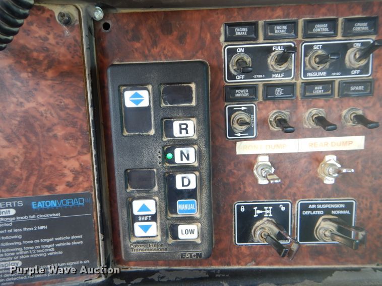 image for item DH2539 2005 Kenworth T800 semi truck