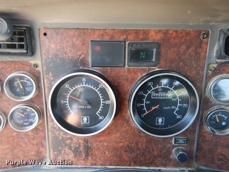 image for item DH2539 2005 Kenworth T800 semi truck