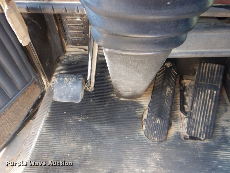 image for item DH2539 2005 Kenworth T800 semi truck