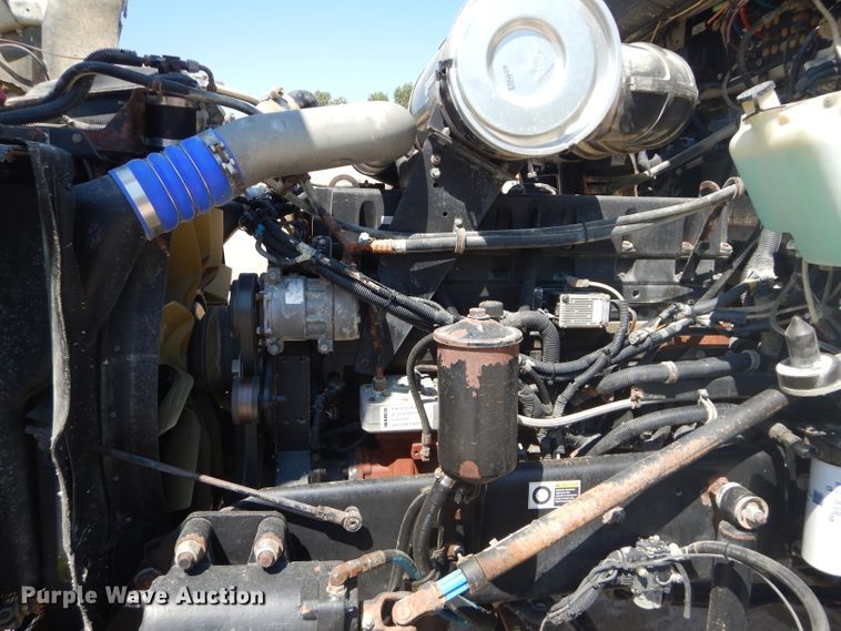 image for item DH2539 2005 Kenworth T800 semi truck