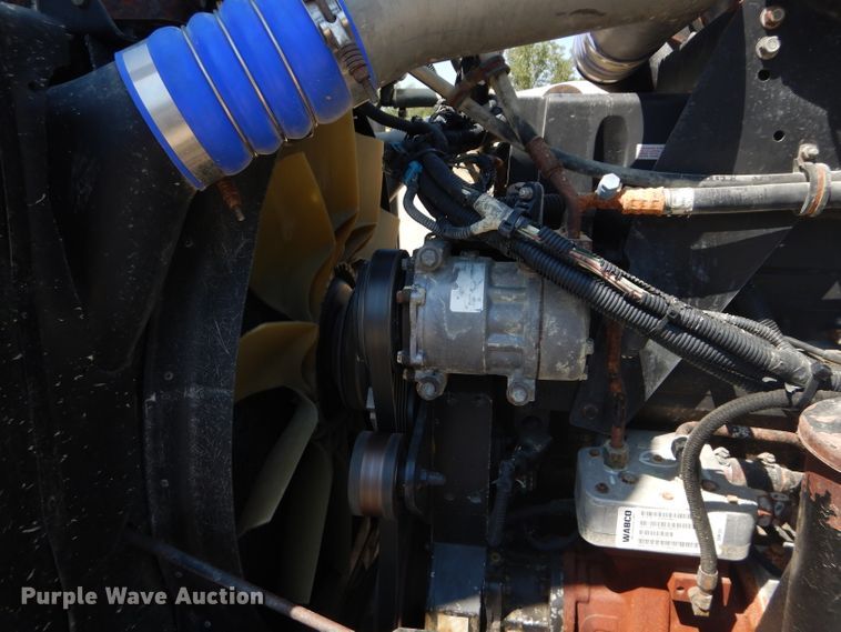 image for item DH2539 2005 Kenworth T800 semi truck