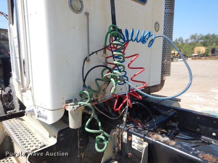 image for item DH2539 2005 Kenworth T800 semi truck