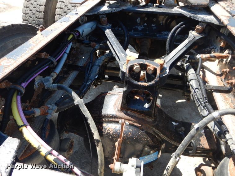 image for item DH2539 2005 Kenworth T800 semi truck