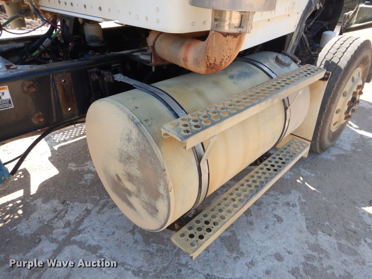 image for item DH2539 2005 Kenworth T800 semi truck