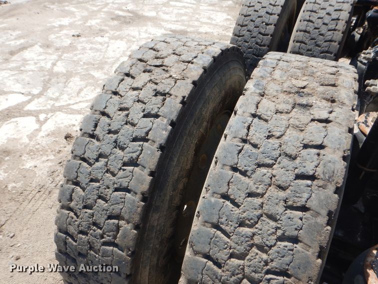 image for item DH2539 2005 Kenworth T800 semi truck