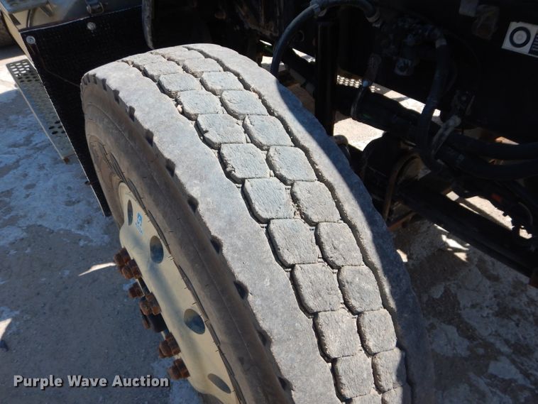 image for item DH2539 2005 Kenworth T800 semi truck