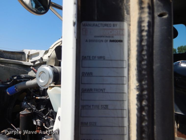 image for item DH2539 2005 Kenworth T800 semi truck