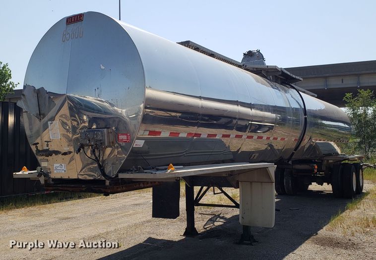 image for item DH2830 1988 Heil tank trailer