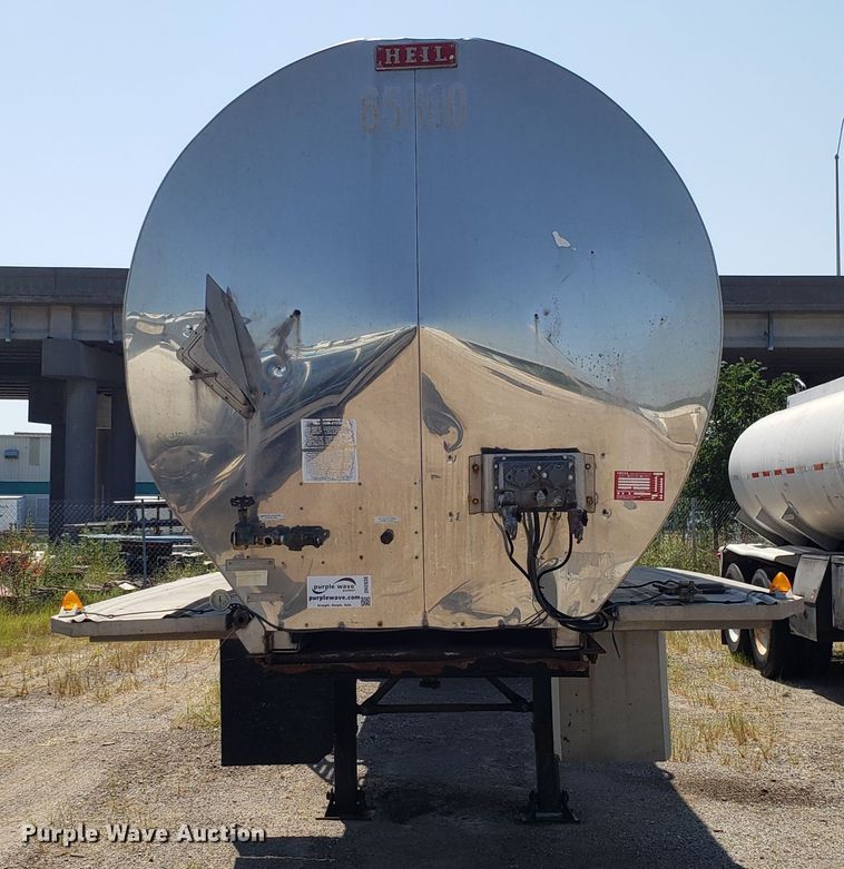 image for item DH2830 1988 Heil tank trailer