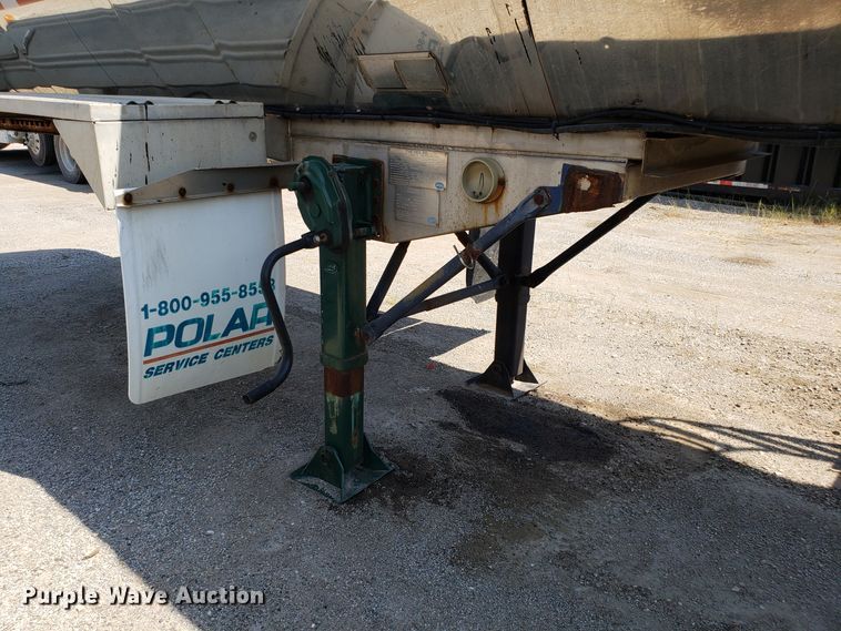 image for item DH2830 1988 Heil tank trailer