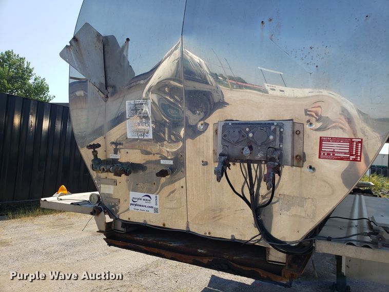 image for item DH2830 1988 Heil tank trailer