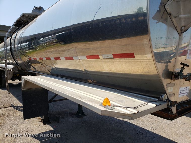 image for item DH2830 1988 Heil tank trailer