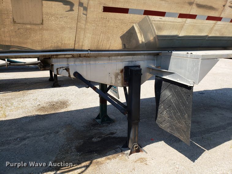 image for item DH2830 1988 Heil tank trailer