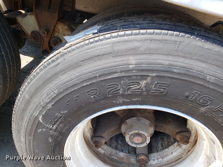 image for item DH2830 1988 Heil tank trailer