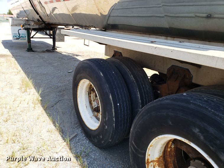 image for item DH2830 1988 Heil tank trailer