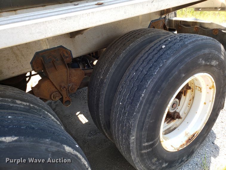 image for item DH2830 1988 Heil tank trailer