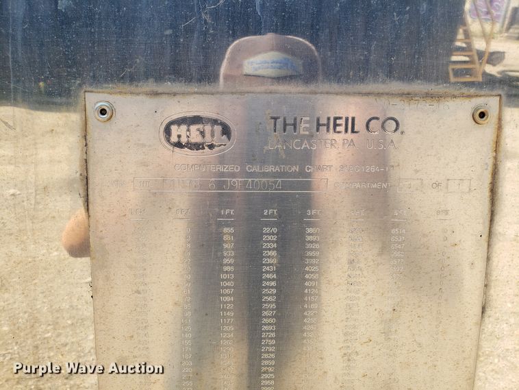 image for item DH2830 1988 Heil tank trailer