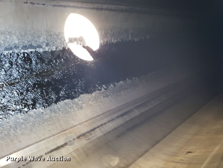 image for item DH2830 1988 Heil tank trailer