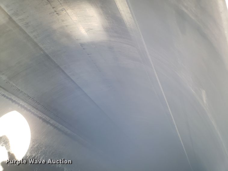 image for item DH2830 1988 Heil tank trailer