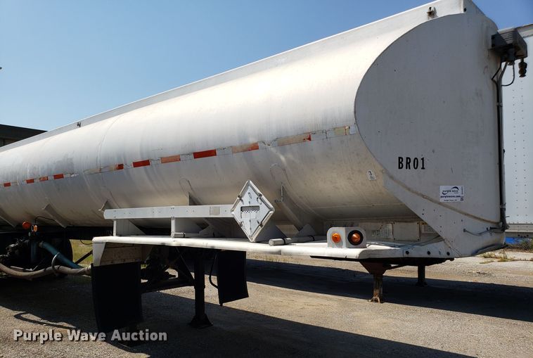 image for item DH2831 1973 Fruehauf UNR468701 tank trailer