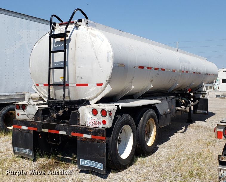 image for item DH2831 1973 Fruehauf UNR468701 tank trailer