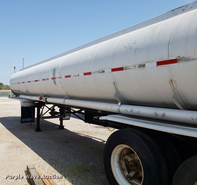 image for item DH2831 1973 Fruehauf UNR468701 tank trailer