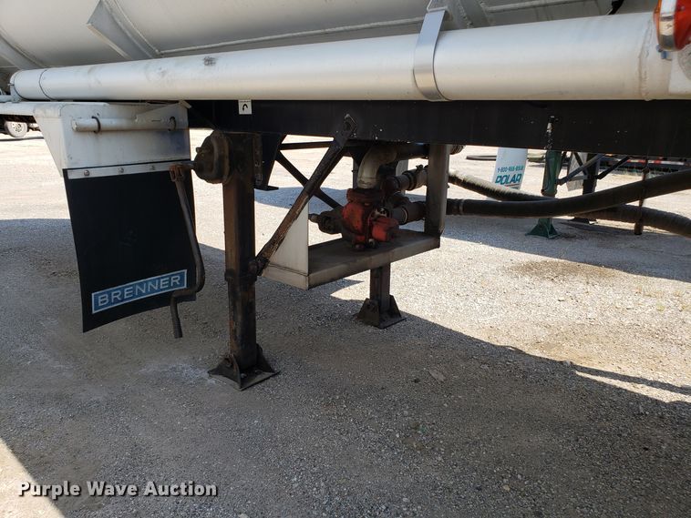 image for item DH2831 1973 Fruehauf UNR468701 tank trailer