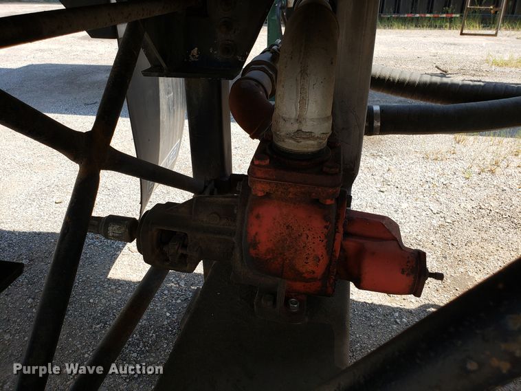 image for item DH2831 1973 Fruehauf UNR468701 tank trailer