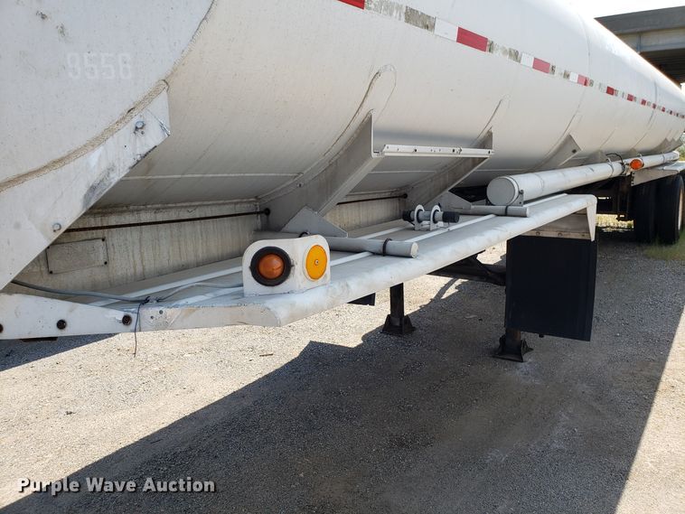 image for item DH2831 1973 Fruehauf UNR468701 tank trailer